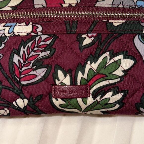 Vera Bradley Bordeaux Blooms Burgundy Large Quilted Floral Wristlet RFID Wallet - Picture 12 of 12